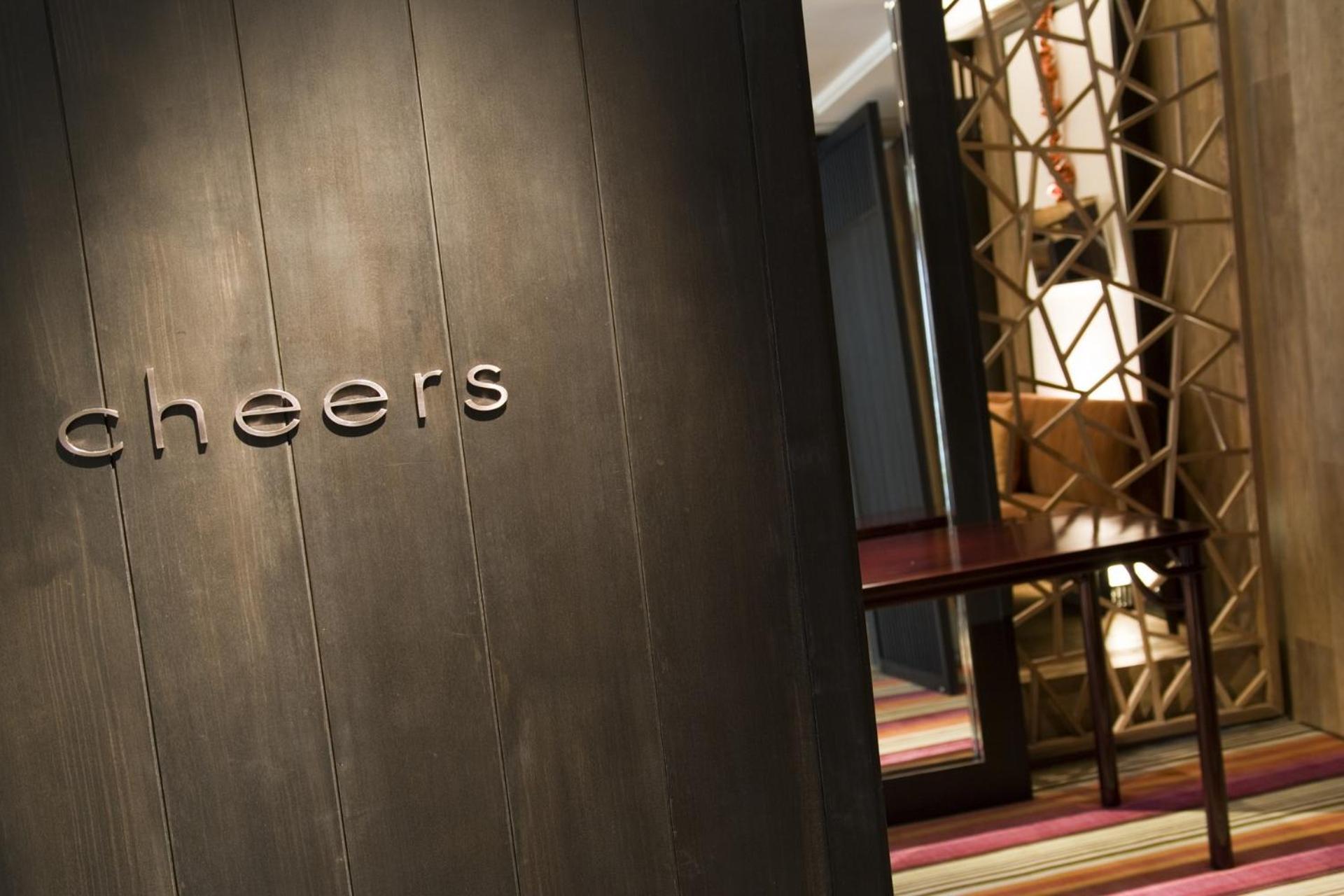 Grand Hyatt Taipei Otel Dış mekan fotoğraf Entrance to Cheers