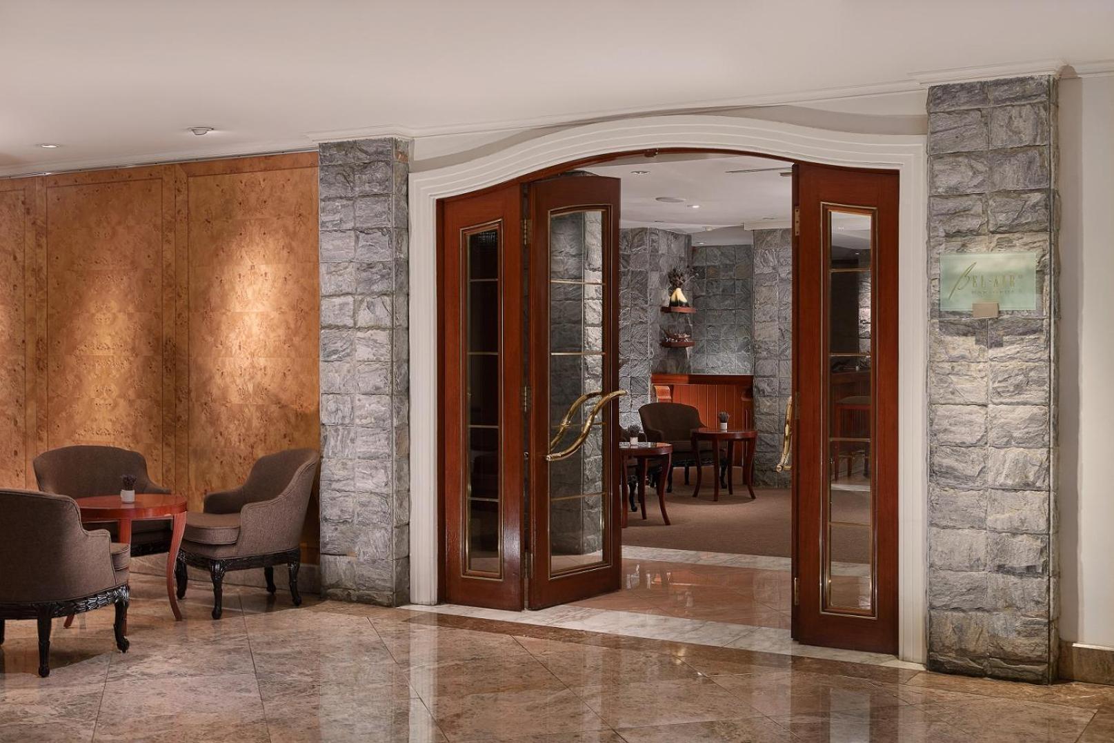 Grand Hyatt Taipei Otel Dış mekan fotoğraf A set of French doors