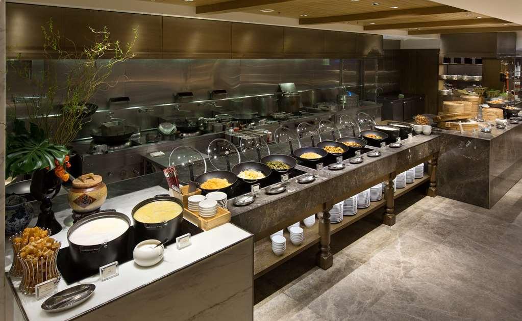 Grand Hyatt Taipei Otel Restoran fotoğraf A buffet at a hotel
